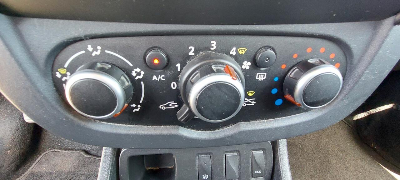 DUSTER 1,6 GPL DI SERIE CASA MADRE NAVIGATORE TELEFONO SENSORI FULL FULL 110 CV