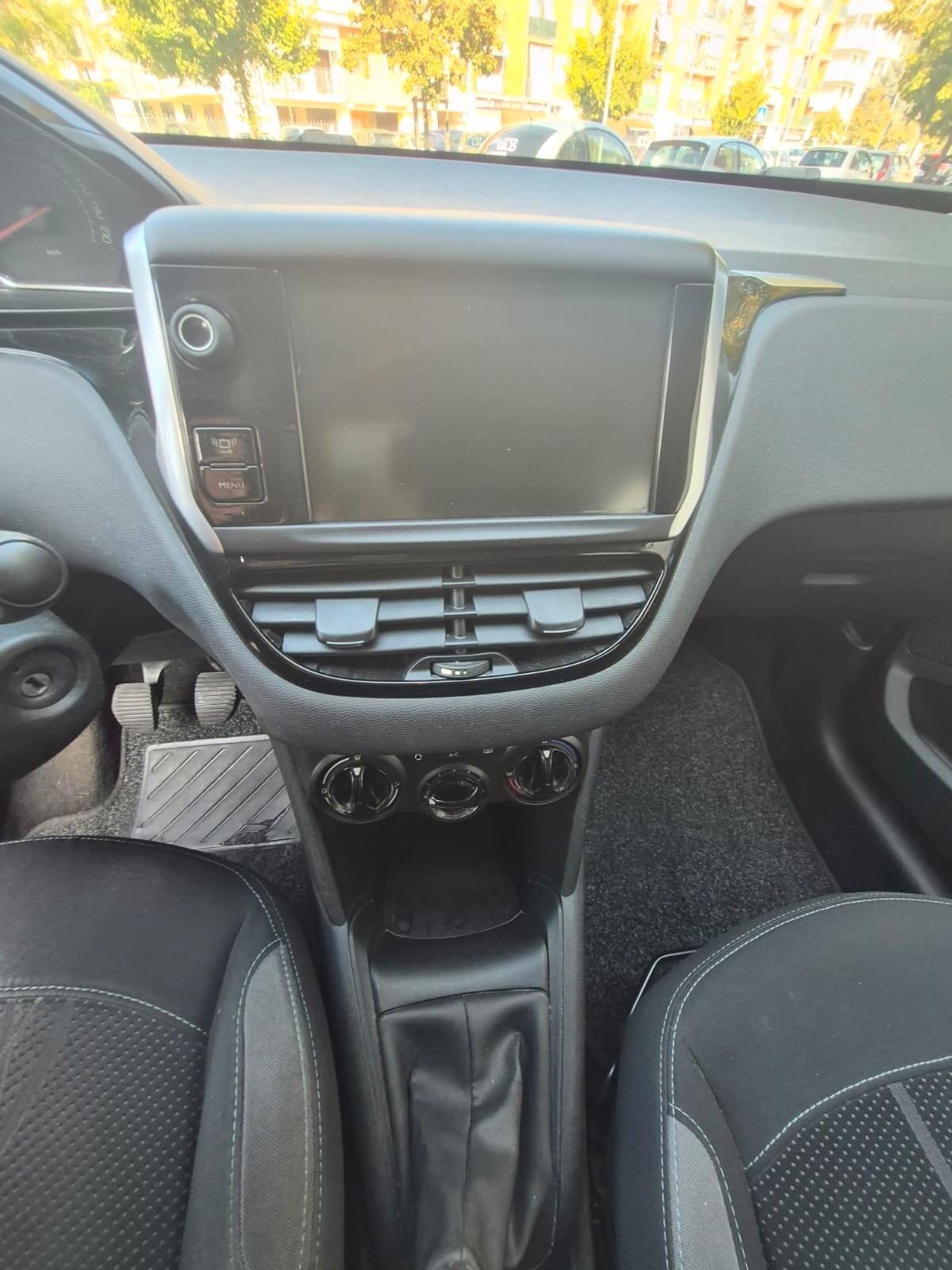 Peugeot 208 1.4 HDi 68 CV 5 porte Allure