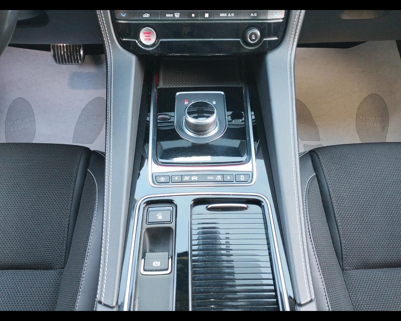 JAGUAR F-Pace (X761) F-Pace 2.0 D 180 CV ...