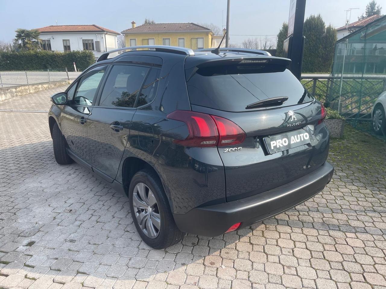 Peugeot 2008 BlueHDi 100 S&S Black Matt