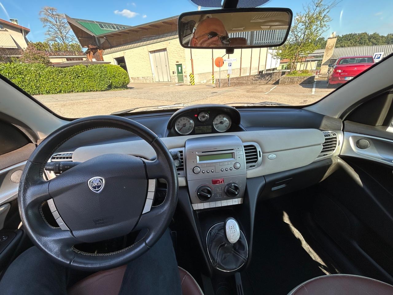 Lancia Ypsilon 1.4 16V Sport MomoDesign