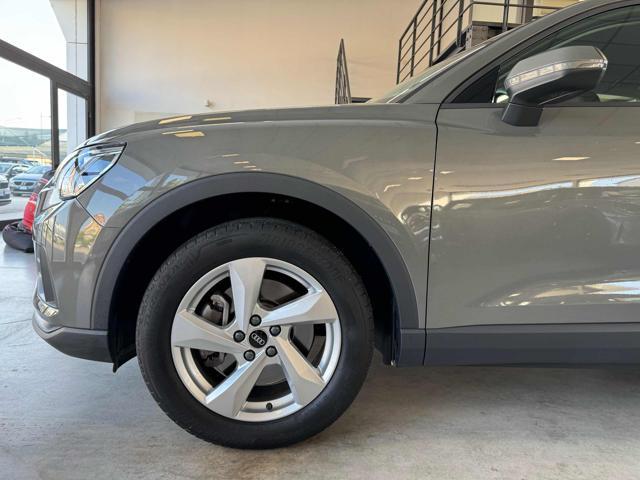 AUDI Q3 40 TDI quattro S tronic Business