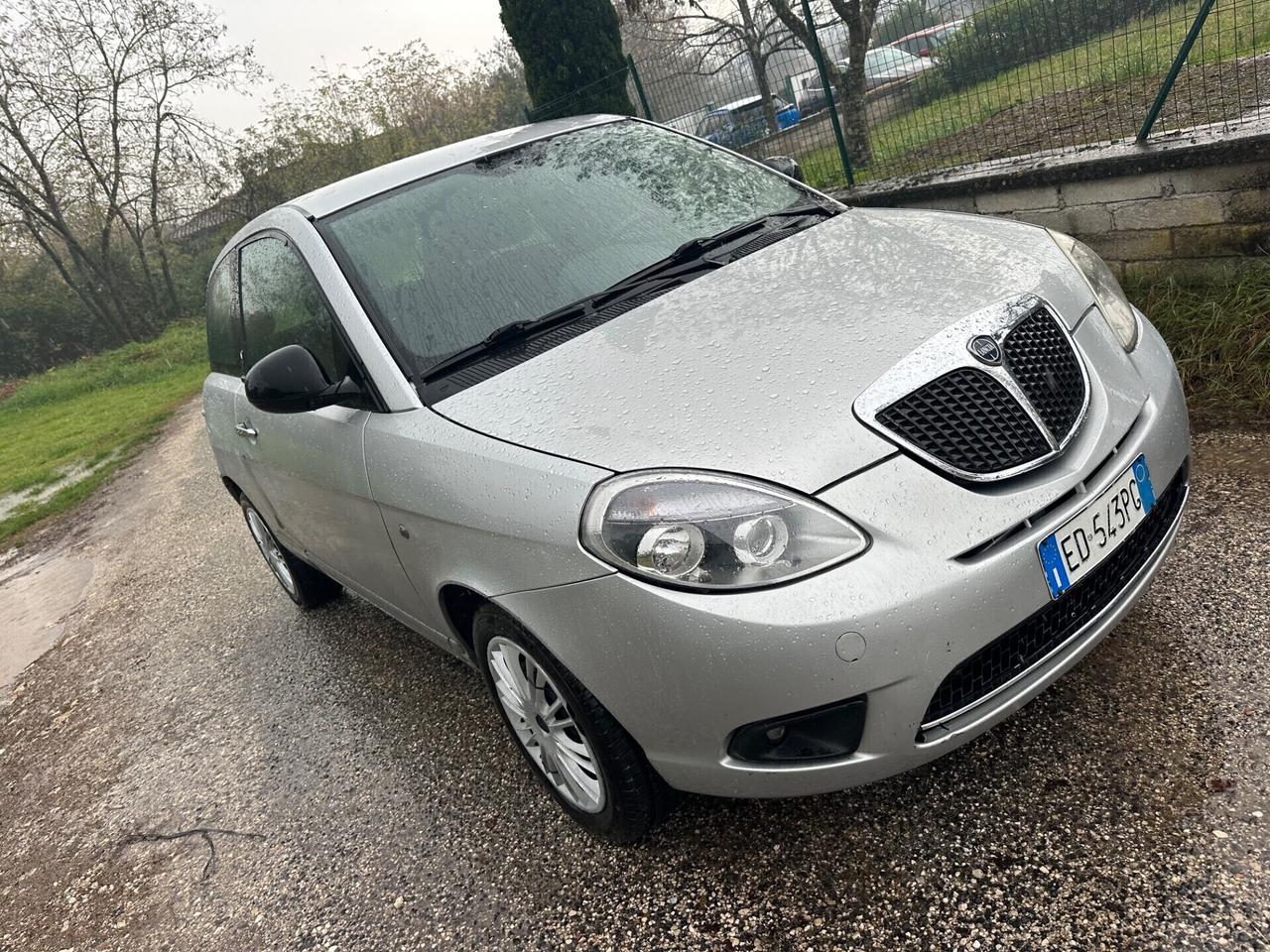 Lancia Ypsilon 1.3 MJT 75