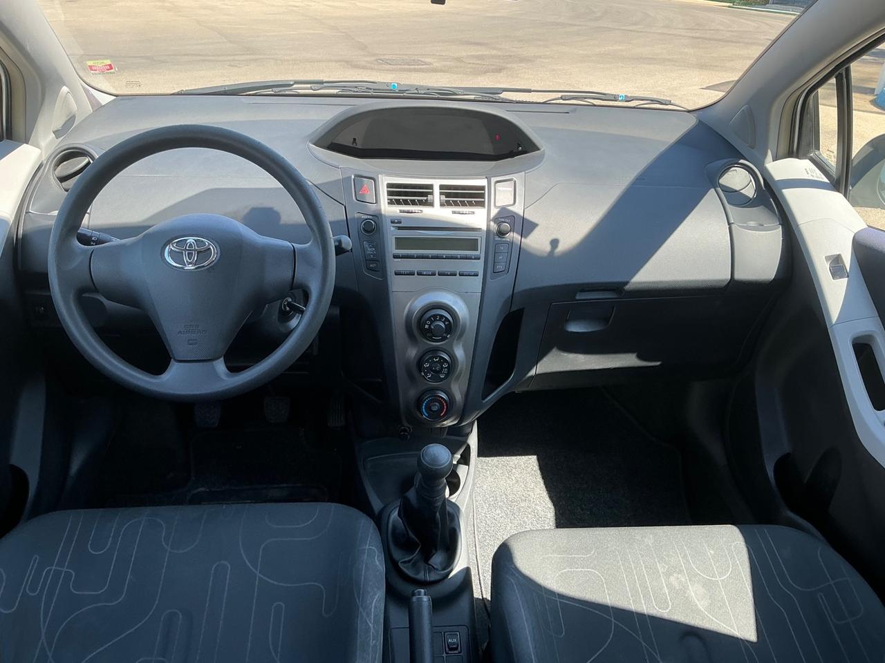 TOYOTA YARIS 1.0 BENZINA 2011