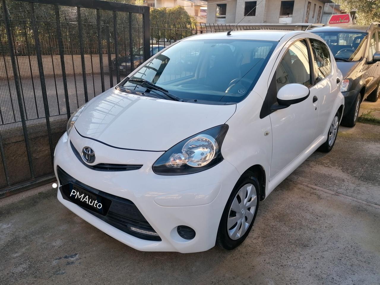 Toyota Aygo 1.0 12V 5 porte Lounge - Navy
