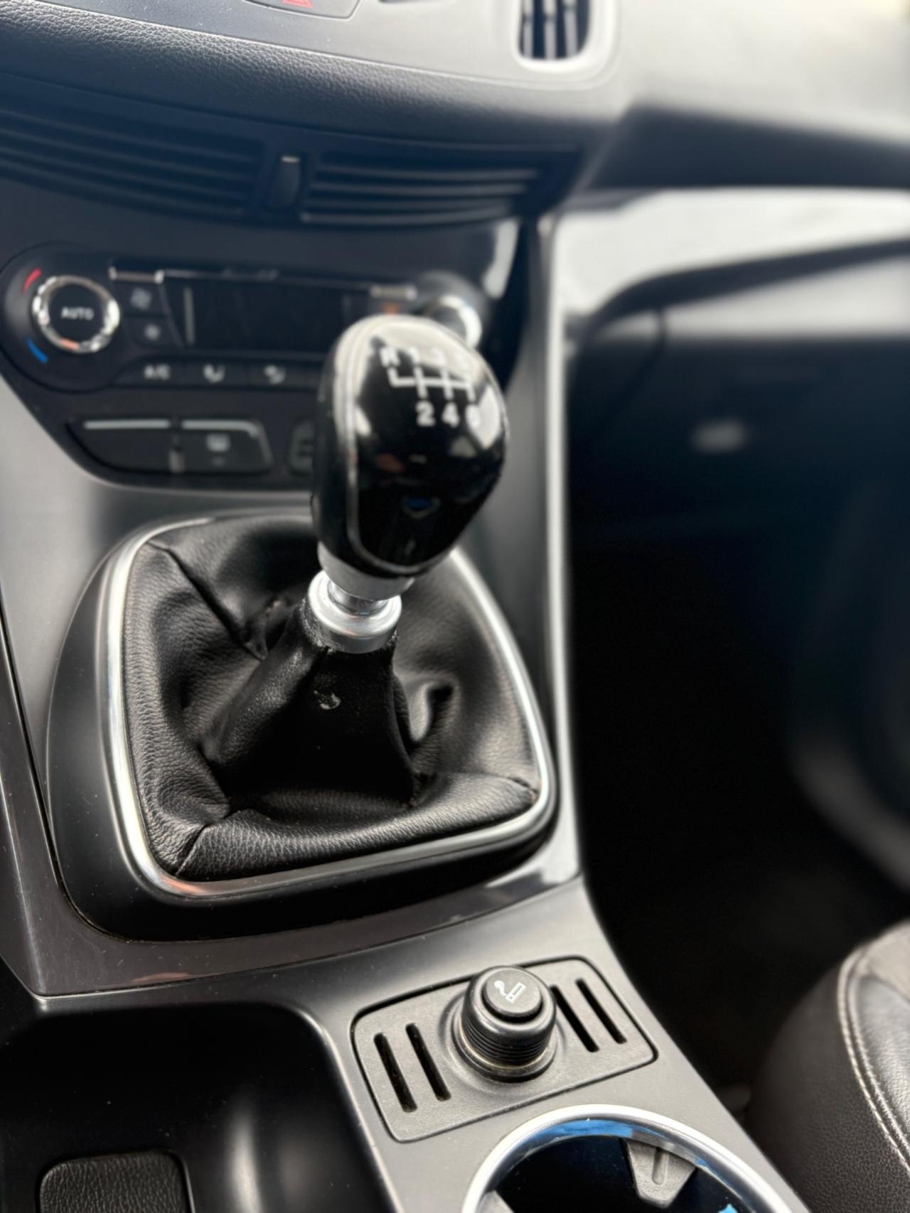 Ford Kuga 2.0 TDCI 140 CV 4WD Titanium