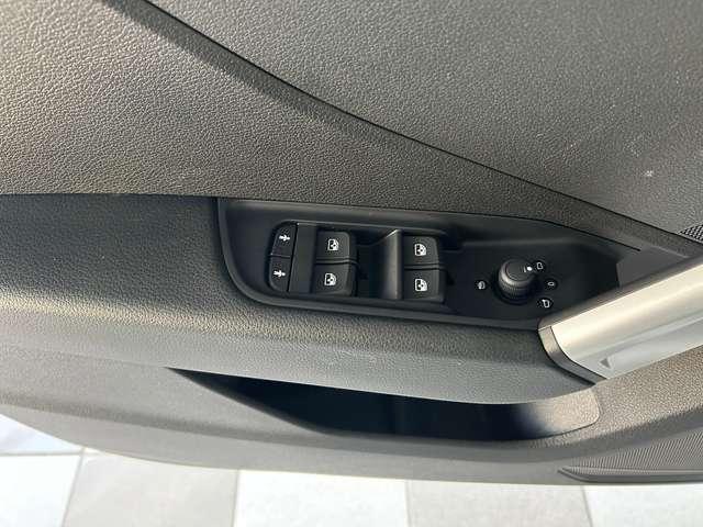 Audi Q2 30 TFSI Business Advanced