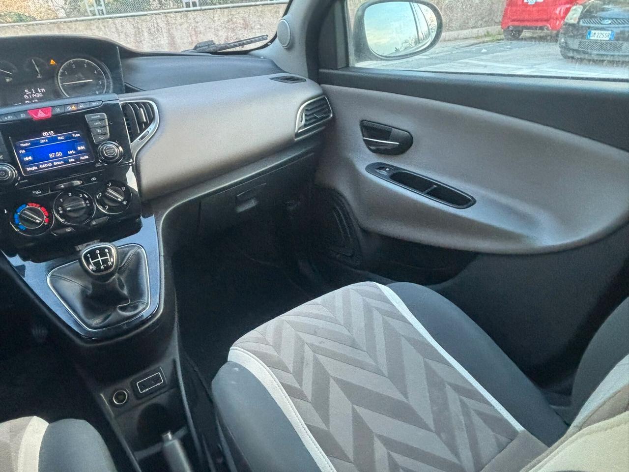 Lancia Ypsilon 1.3 MJT 16V 80 CV 5 porte S&S Platinum