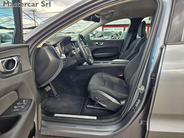VOLVO XC60 XC60 2.0 b4 Momentum Business awd auto -GE726SL