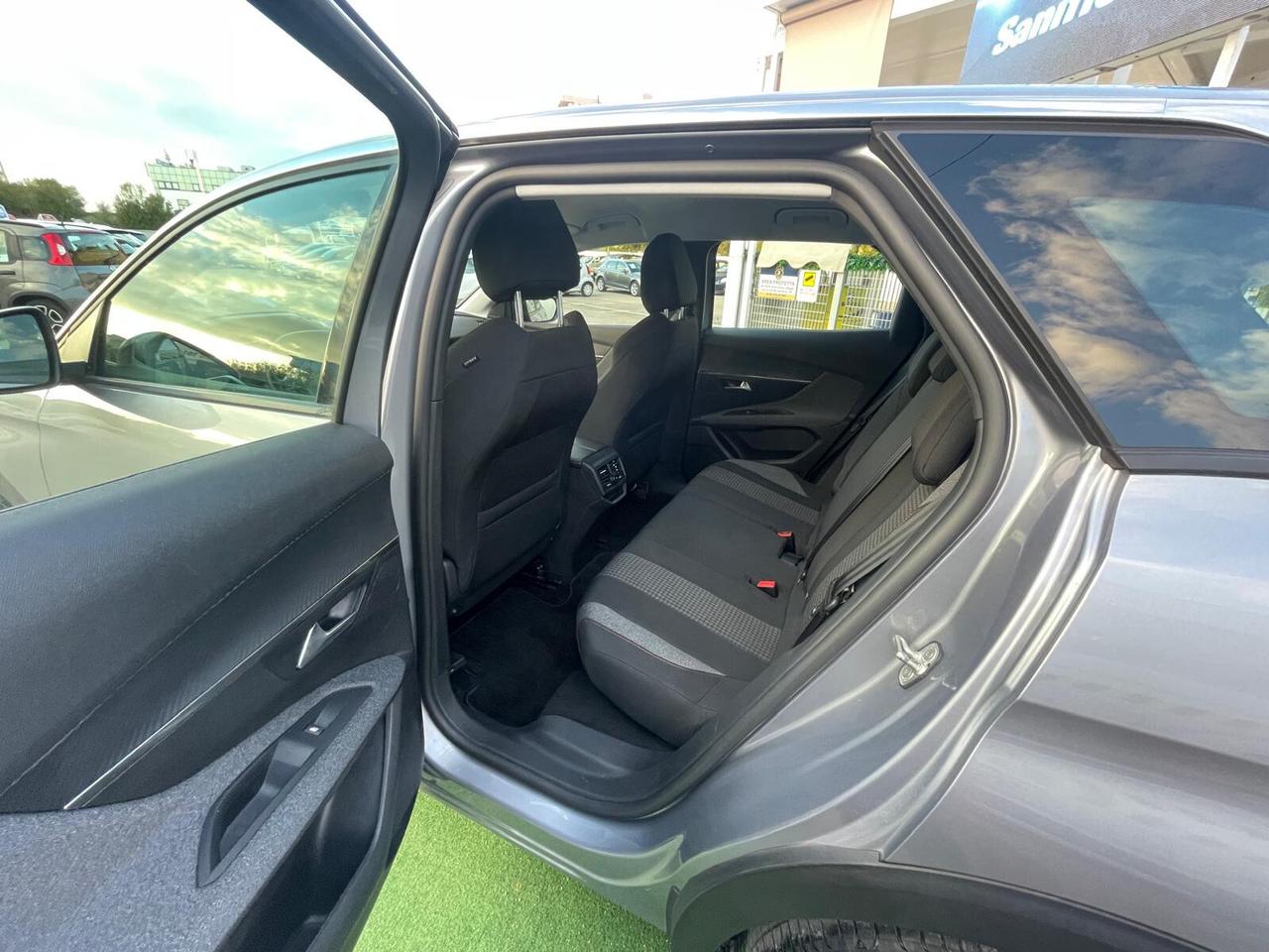 Peugeot 3008 BlueHDi 130 S&S EAT8 Active Pack