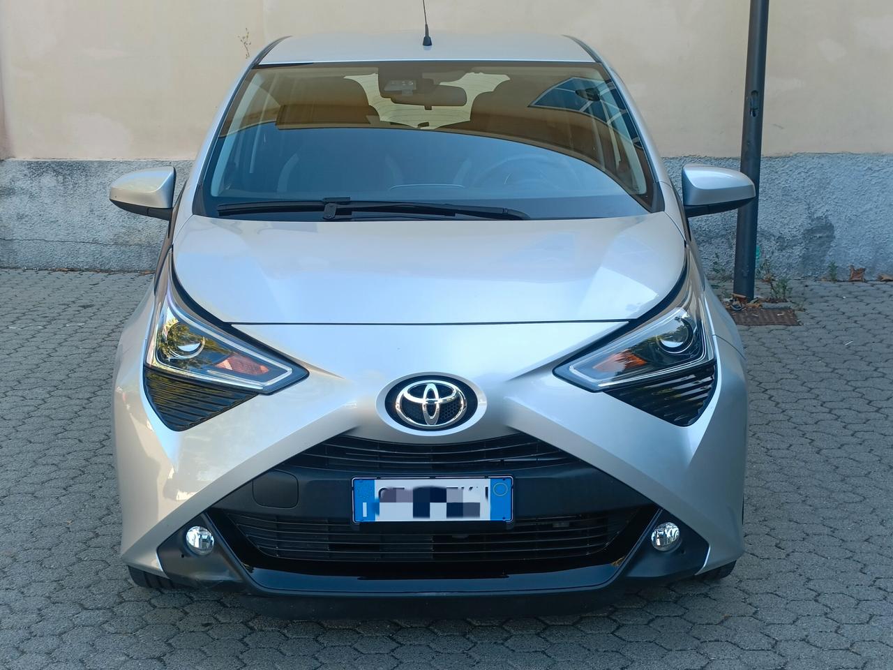 Toyota Aygo Connect 1.0 VVT-i 72 CV 5 porte x-play