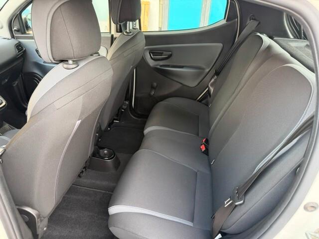 Lancia Ypsilon 1.2 x neopatentati