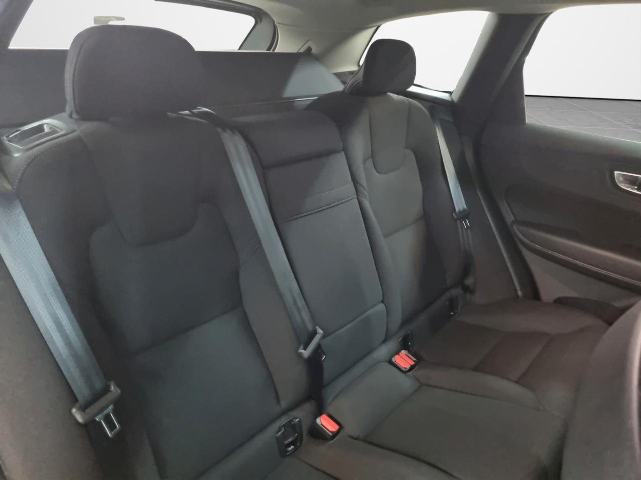 Volvo XC 60 XC60 B4 (d) AWD Geartronic Momentum Pro