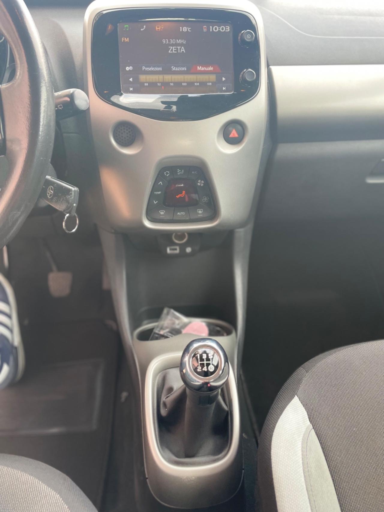 Toyota Aygo 1.0 VVT-i 69 CV 5 porte x-play TSS