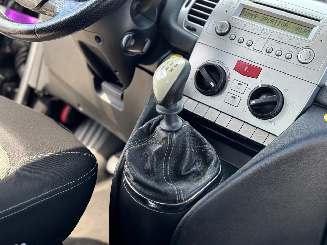 LANCIA YPSILON 1.2 BENZINA MOMO DESING NEO PATENTATI