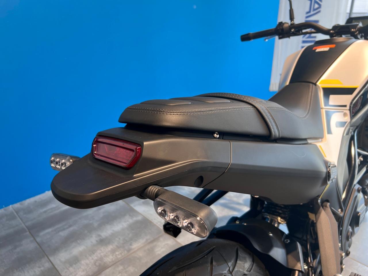 Benelli Leoncino 250 - KM 0