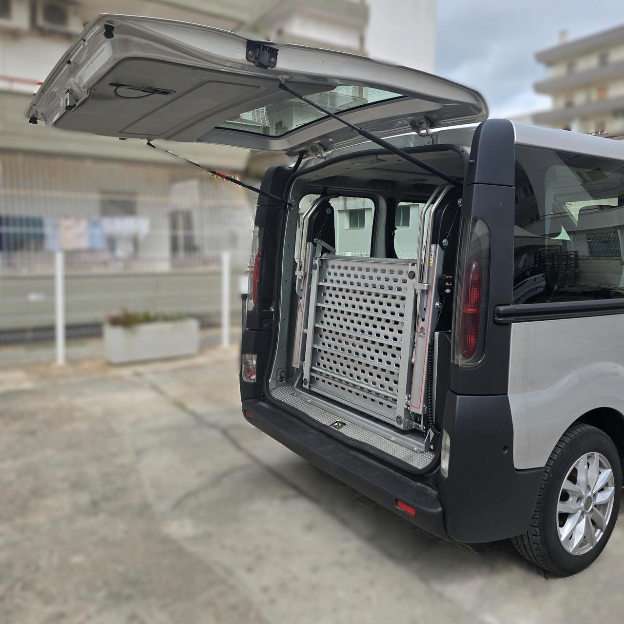 Nissan Primastar C29 6 Posti + Sollevatore idraulico per Carrozzina
