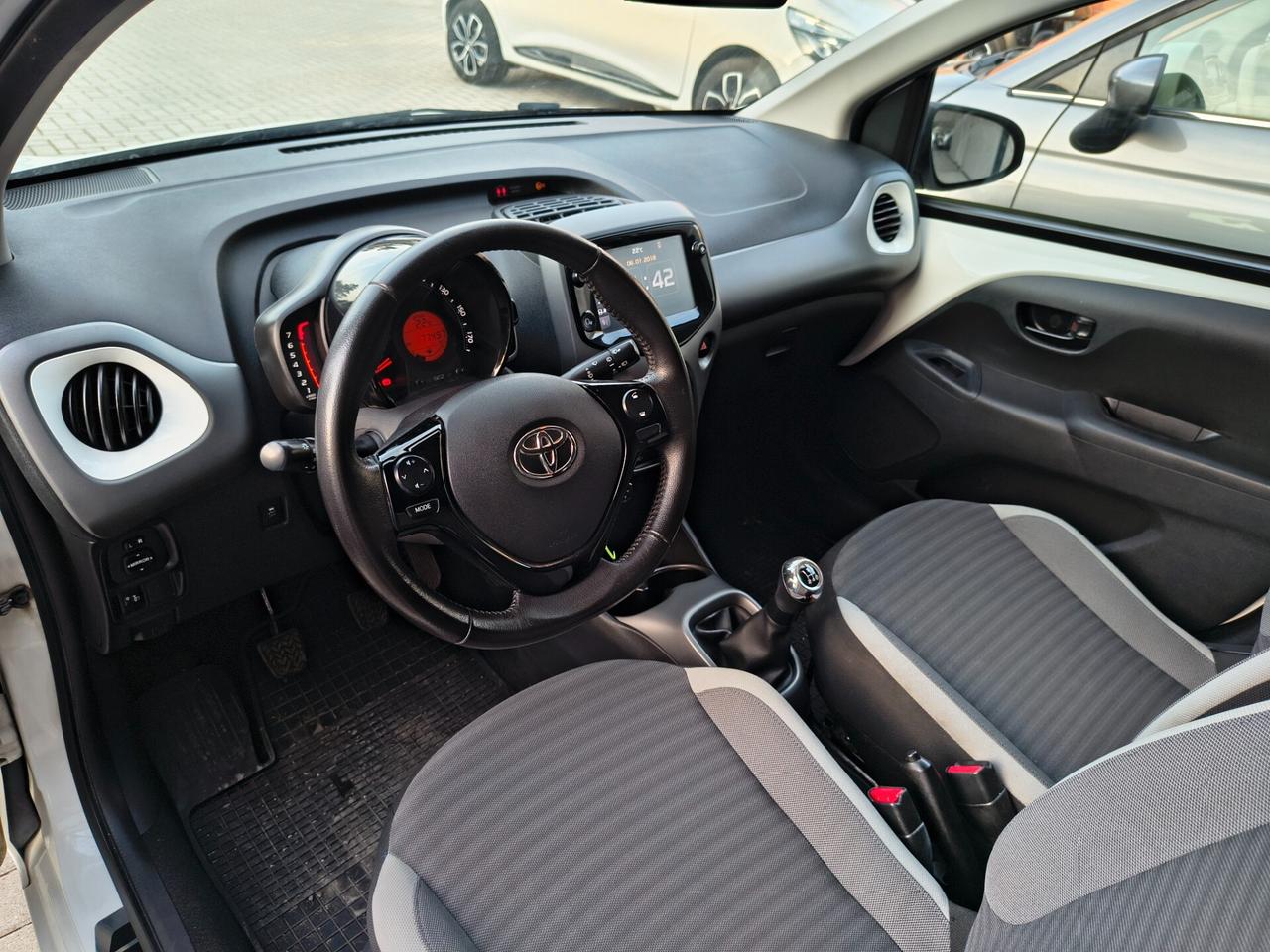 Toyota Aygo Connect 1.0 VVT-i 72 CV 5 porte x-fun