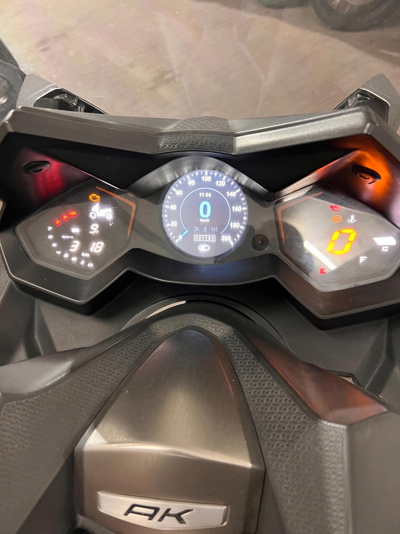 Kymco AK 550