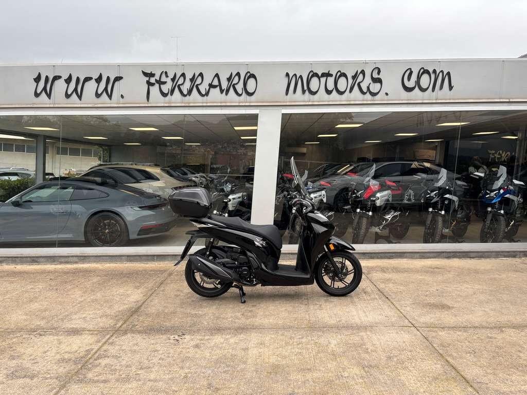Honda SH 350 2024 / KM 12.000 Tuo a solo 59 Euro al mese