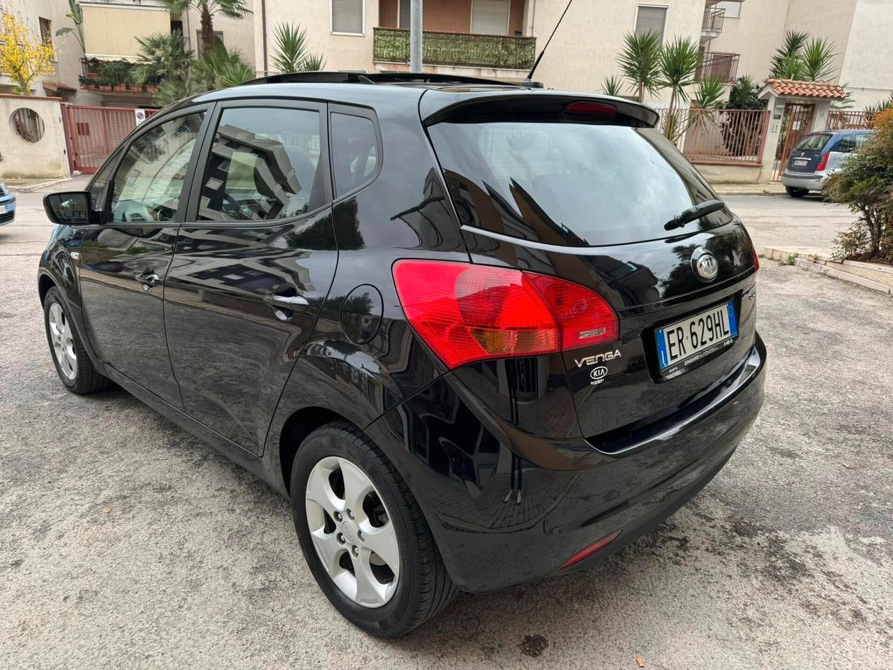 KIA VENGA 1.4 HDI 90 CV. TETTO APRIB. SENSORI CERCHI IN LEGA