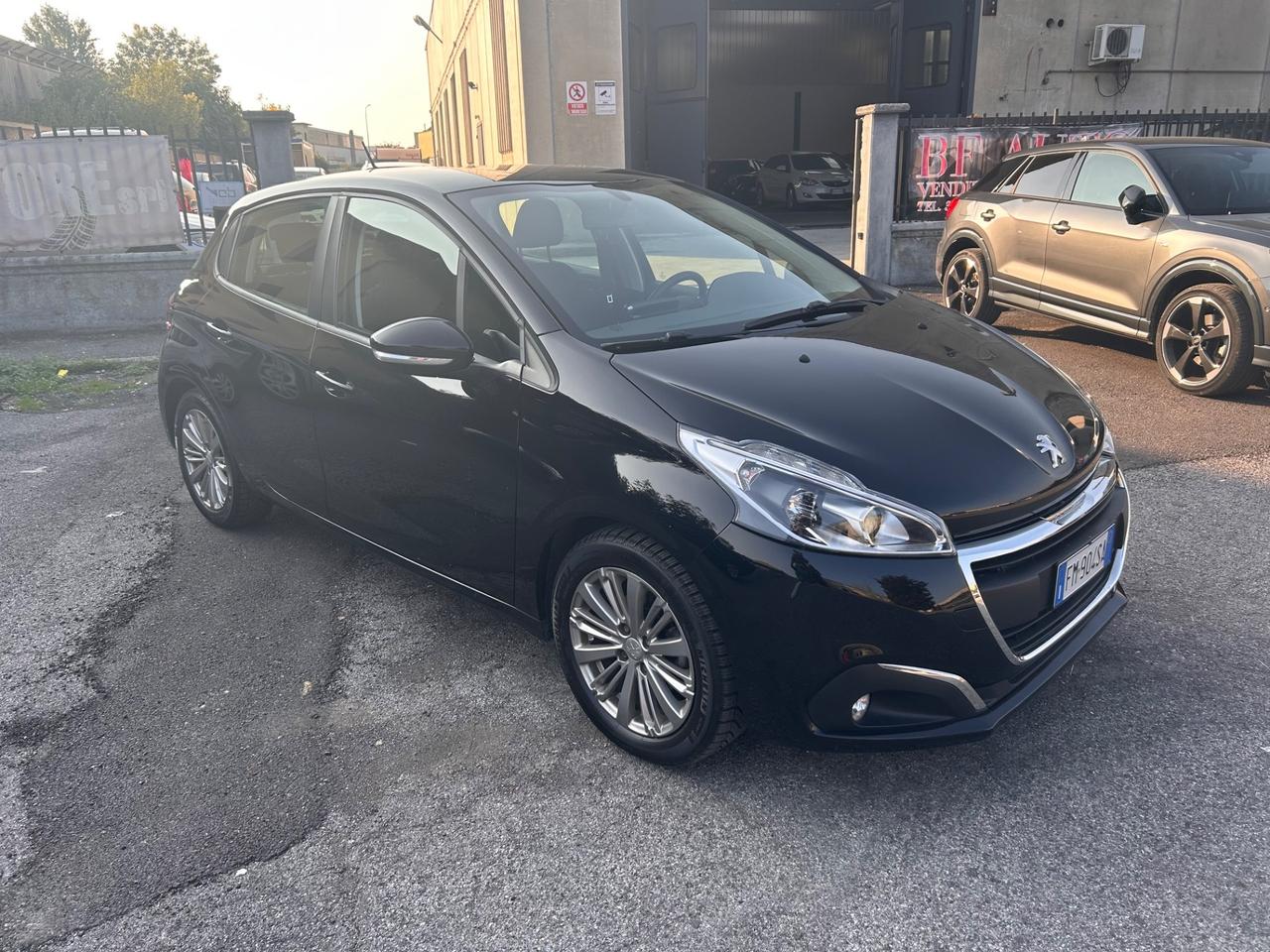 Peugeot 208 1200 85cv 89000 km ALLURE euro6B