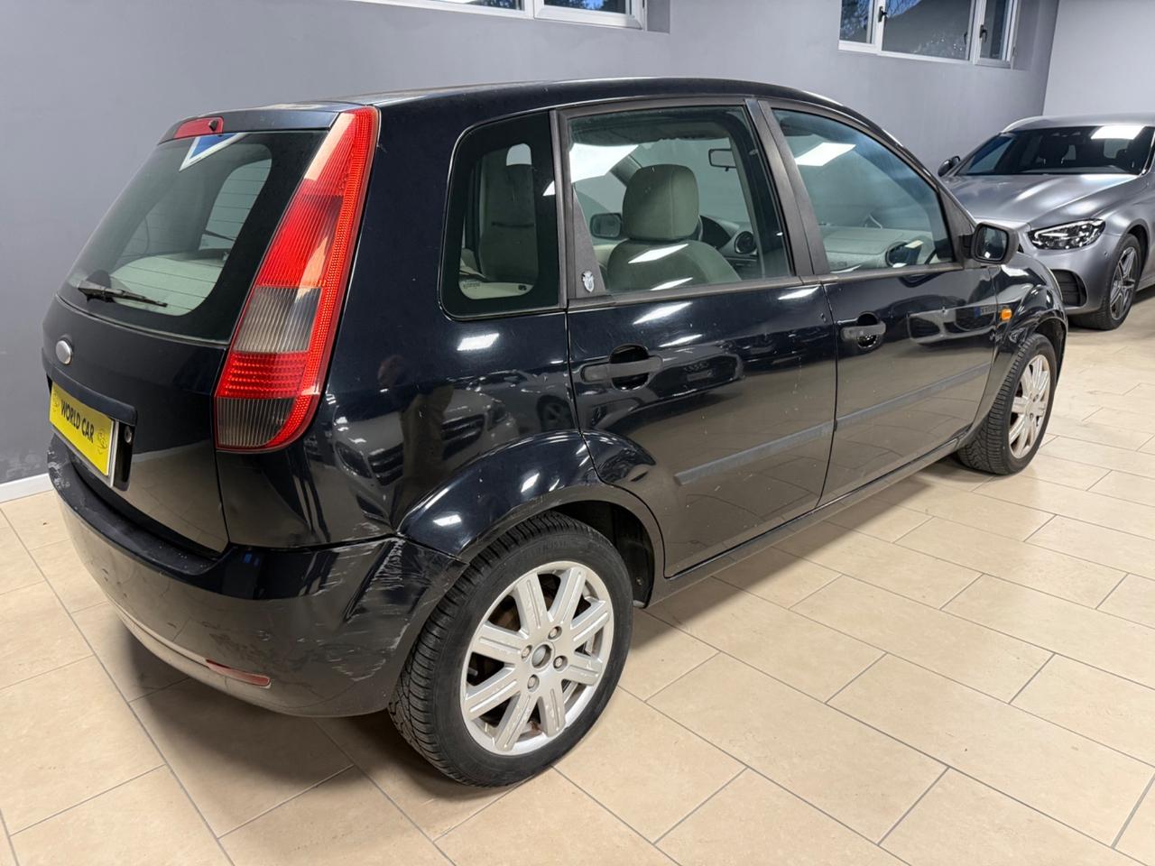 Ford Fiesta 1.4 16V 5p. Ghia