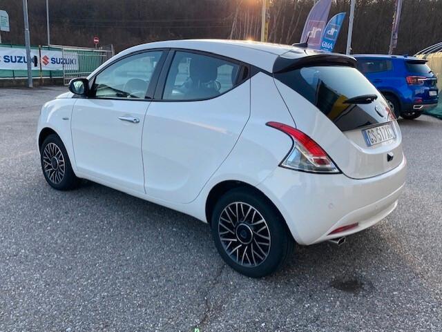 Lancia Ypsilon 1.0 FireFly 5 porte S&S Hybrid Platino