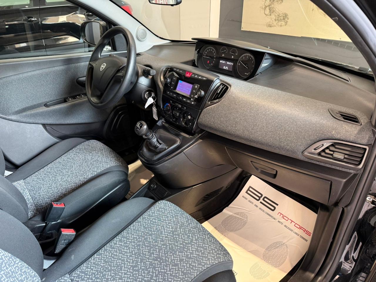 Lancia Ypsilon 1.0 FireFly 5 porte S&S Hybrid Silver Plus
