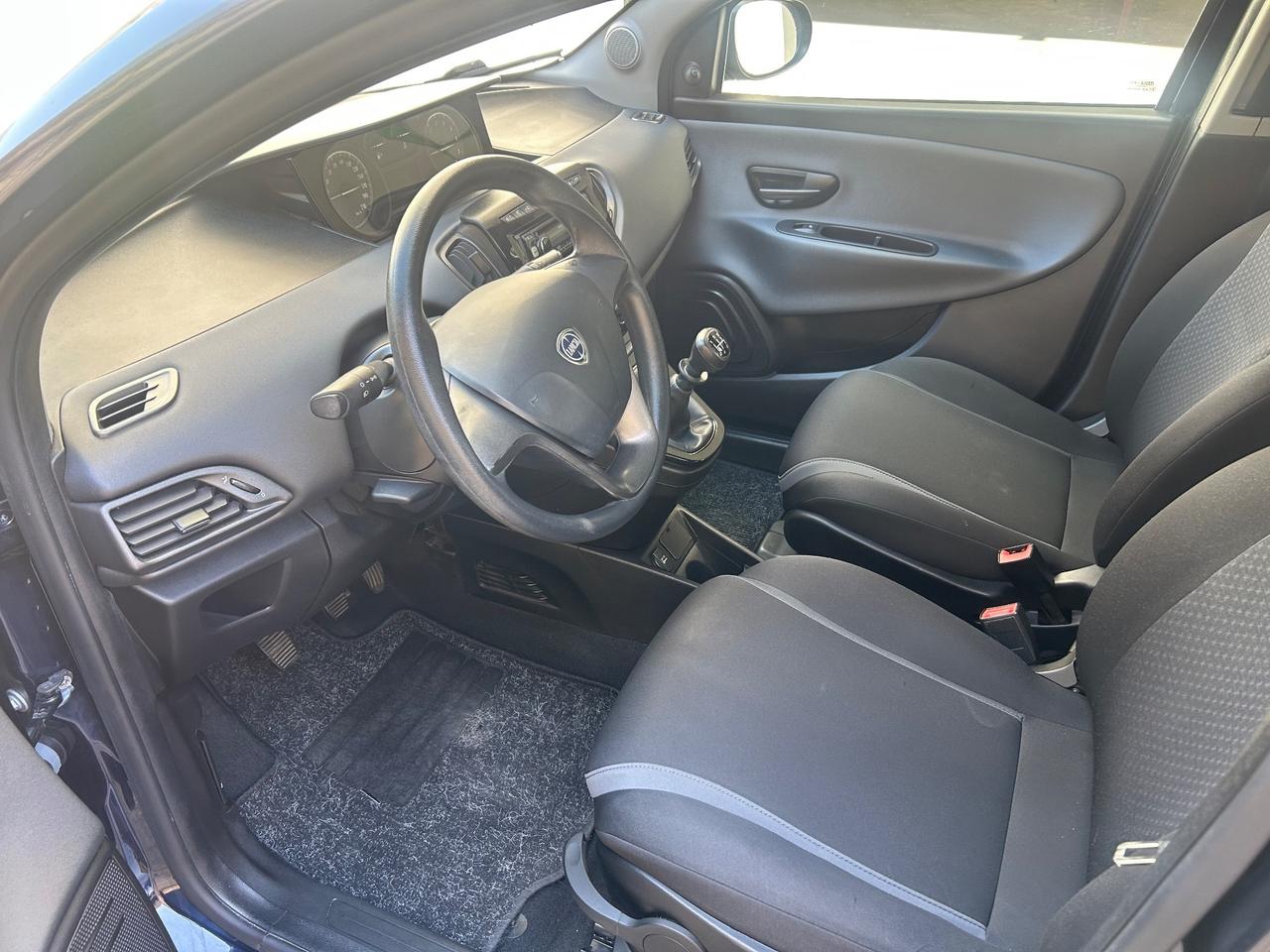 Lancia Ypsilon 1.2 69 CV 5 porte Silver