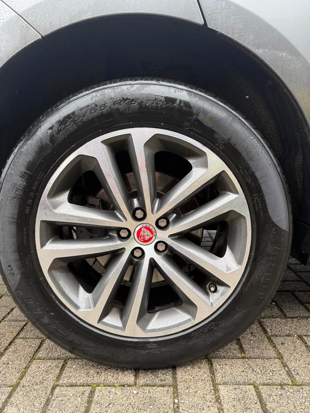 Jaguar F-Pace 2.0 D 180 CV AWD aut. Prestige