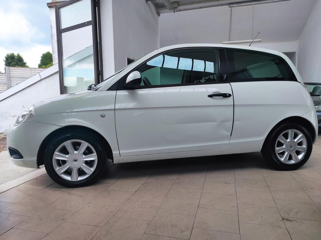 Lancia Ypsilon 1.2 Argento NEOPATENTATI