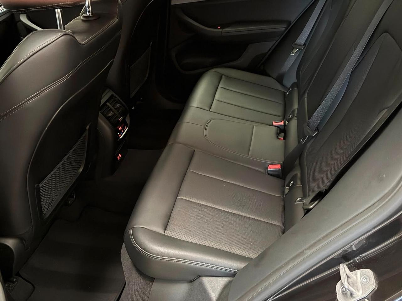 BMW X3 sdrive18d mhev 48V auto