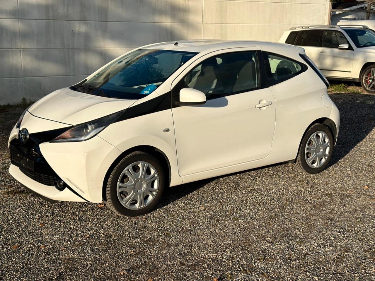 Toyota Aygo 1.0 VVT-i 69 CV 3 porte x-play