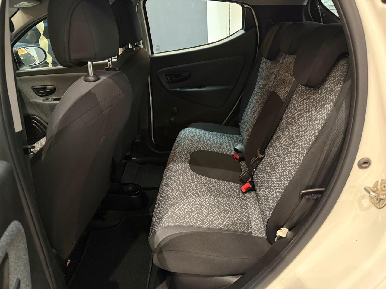 Lancia Ypsilon 1.0 FireFly 5 porte S&S Hybrid Ecochic Silver