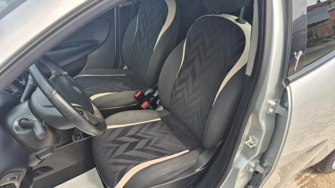 Lancia Ypsilon 1.2 69 CV 5 porte Gold