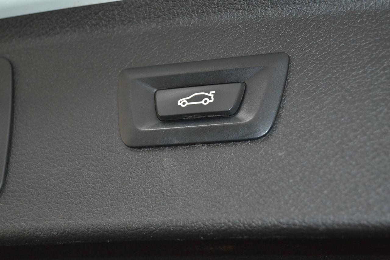 Bmw 216D ActiveTourer Luxury Auto/Navi/Pelle/Xenon