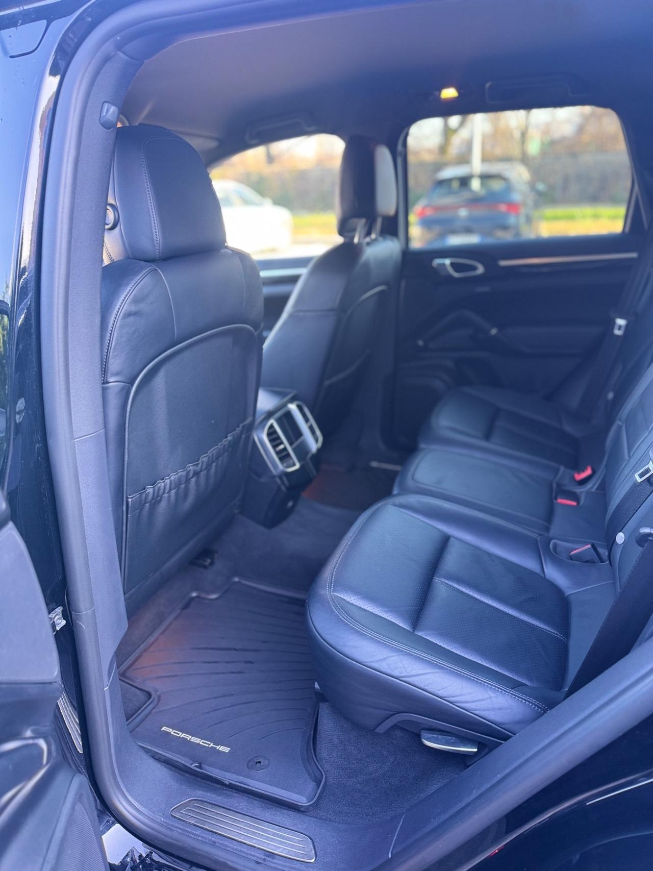 PORSCHE CAYENNE 3.0 Diesel 250CV Platinum Edition