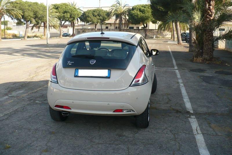 Lancia Ypsilon 1.2 69 CV 5 porte Silver