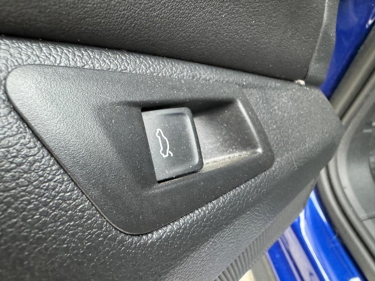 Volkswagen T-Roc 2.0 R LINE TETTO PELLE FULL LED GANCIO TRAINO UNICOPROPRIETARIO TAGLIANDI CASA MADRE VOLKSWAGEN 2023