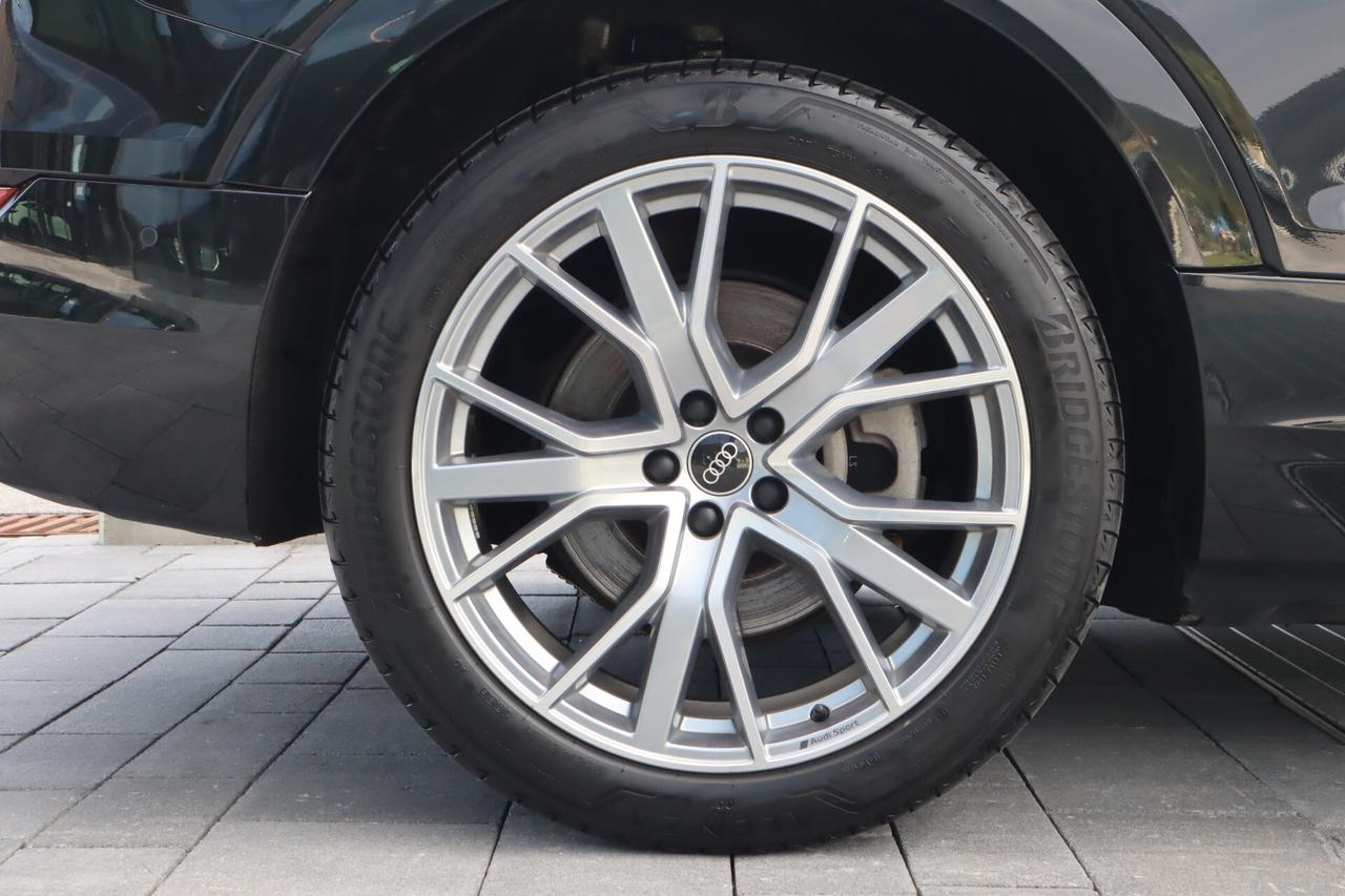 Audi e-tron 55 Quattro 408 CV Black Line - Cerchi da 21" Gancio traino