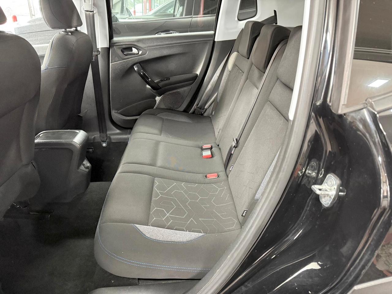 Peugeot 2008 BlueHDi 100 S&S Signature