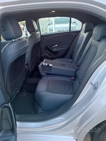 MERCEDES-BENZ A 180 d Automatic Business Extra