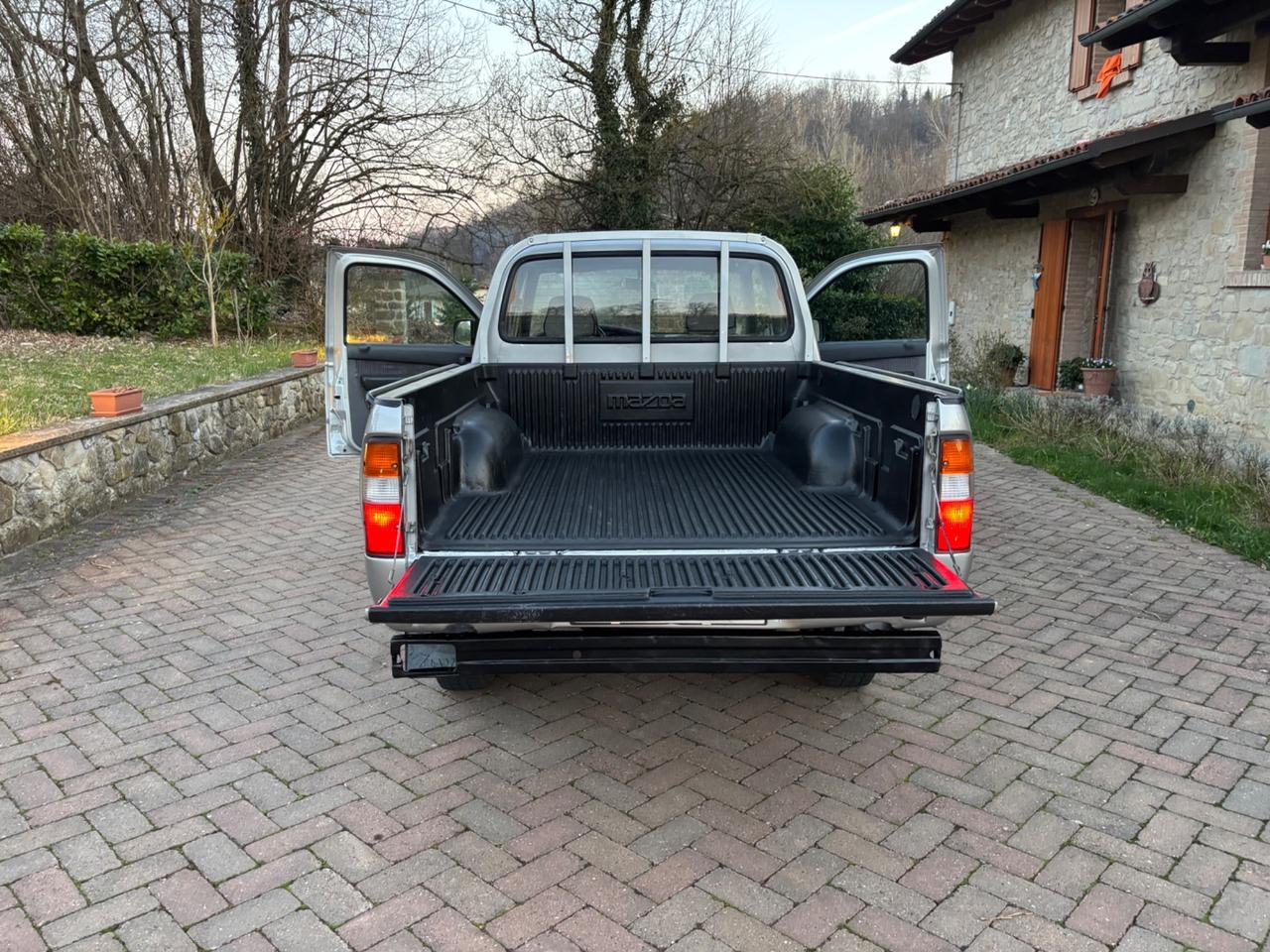 Mazda B 2500 2.5 diesel Stretch-Cab SDX Pup Clima
