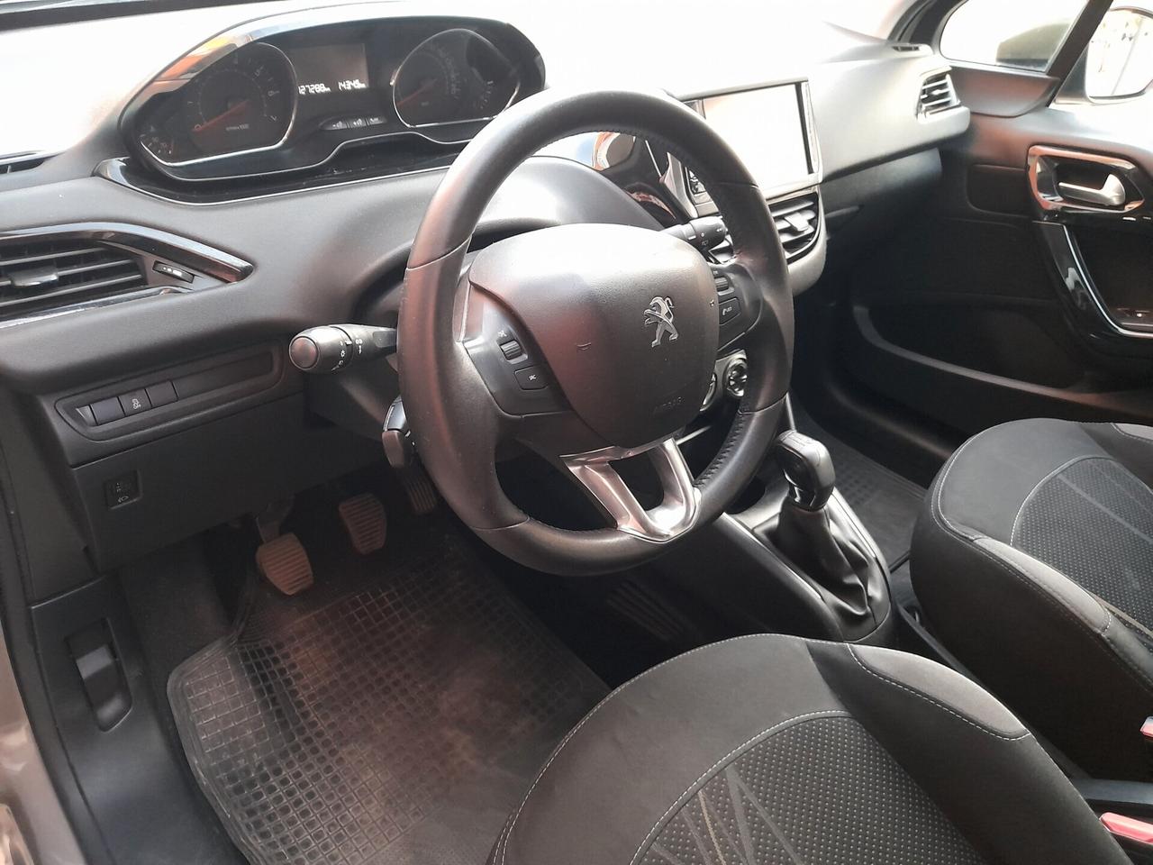 PEUGEOT 208 1.2 5 P