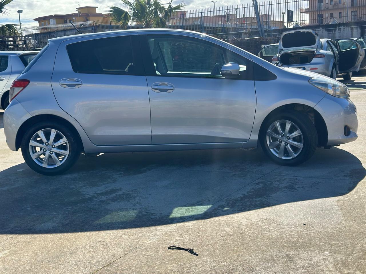 Toyota Yaris 1.4 D-4D 90cv 5p Lounge MY 2013