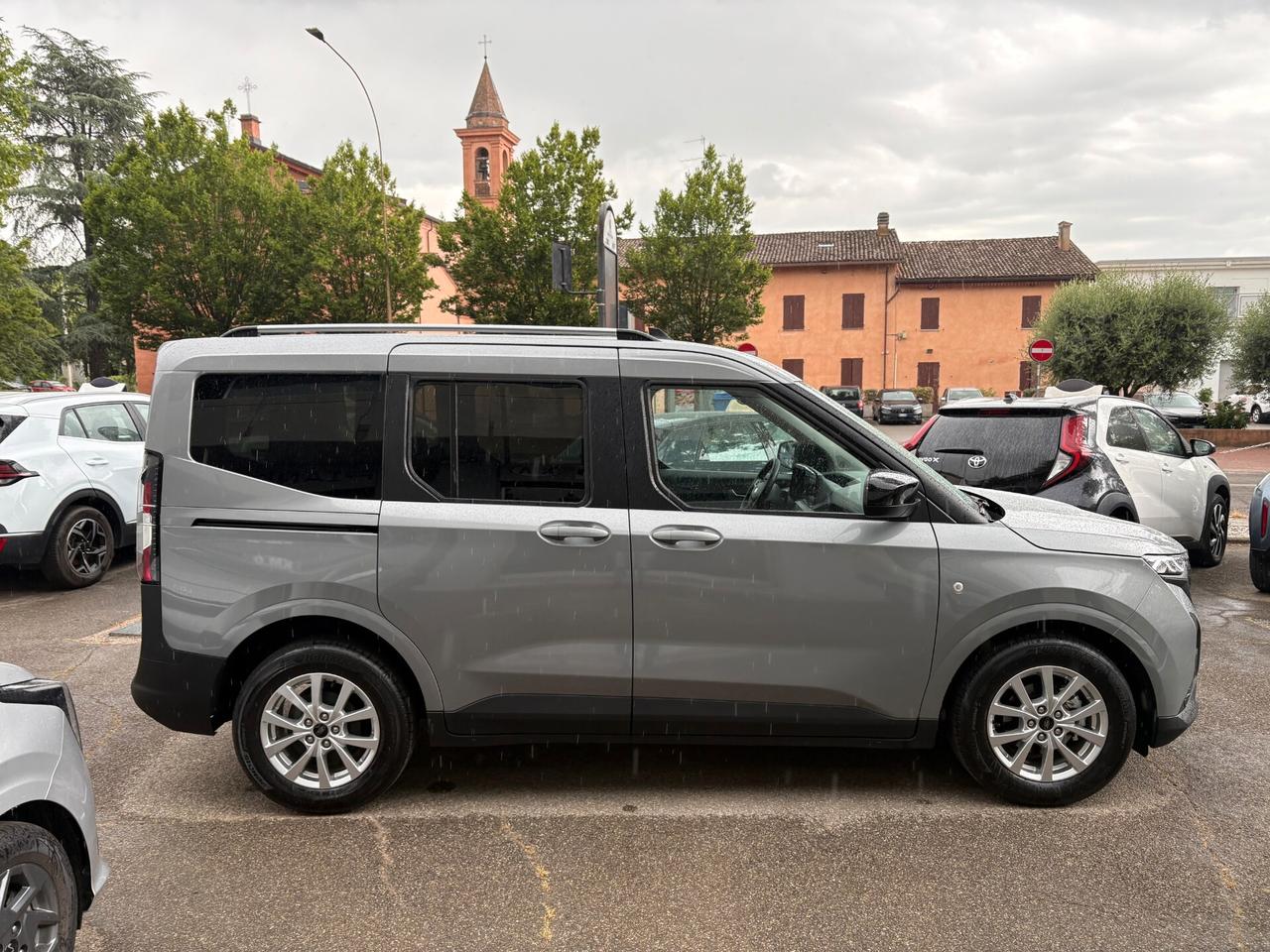 Ford Tourneo Courier 1.0 EcoBoost Titanium