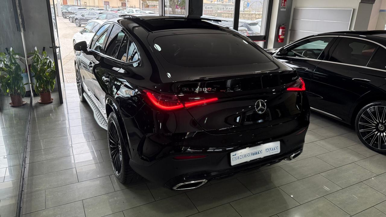 MERCEDES GLC 300 D COUPE' TOTAL BLACK