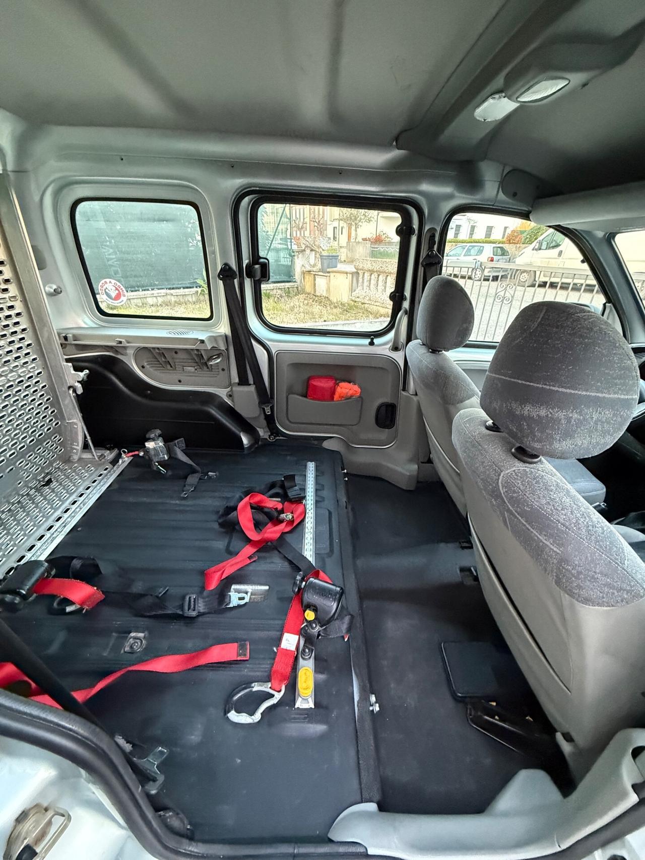 Renault Kangoo 4p. Autocarro 1.2 PEDANA DISABILE