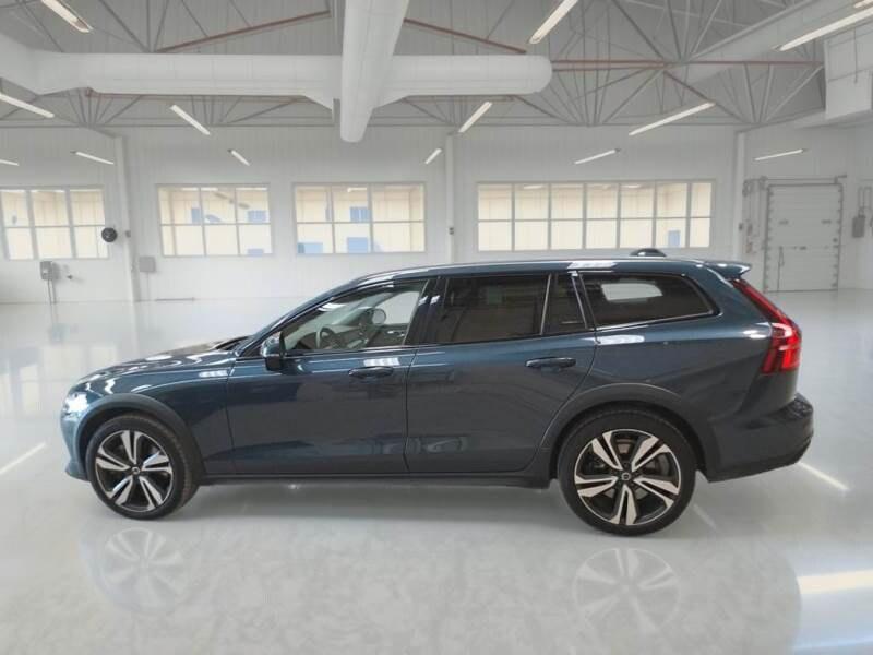 VOLVO V60 CC (2018-2024) V60 Cross Country B5 A...